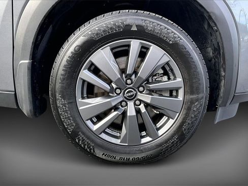 Used 2024 Nissan Pathfinder S image 30