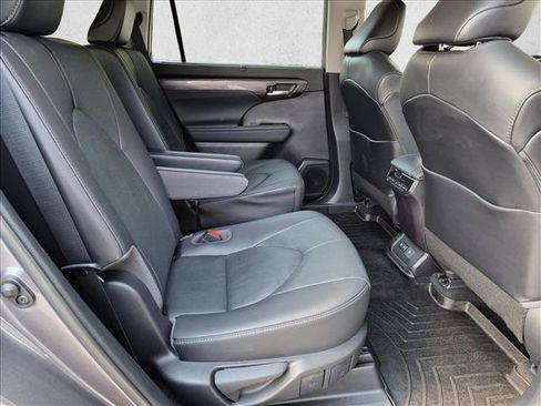 Used 2021 Toyota Highlander Limited AWD/4WD image 20