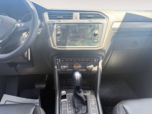 Used 2020 Volkswagen Tiguan SE FWD image 11