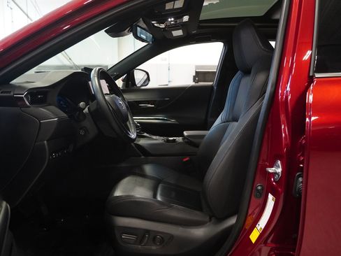 Used 2024 Toyota Venza LE image 12