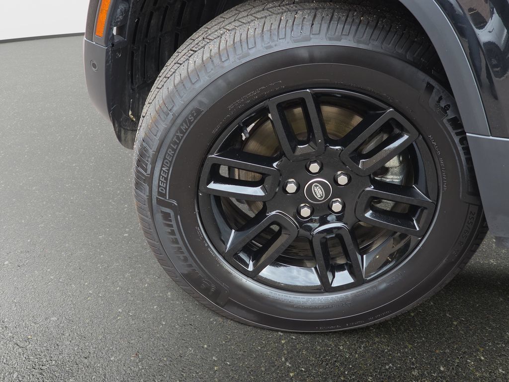 Certified 2025 Land Rover Defender 110 S AWD/4WD image 33