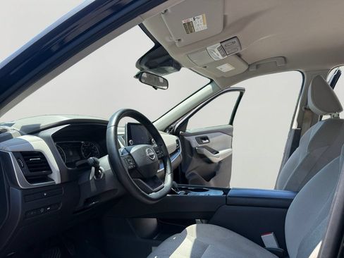 Used 2025 Nissan Rogue SV FWD image 9