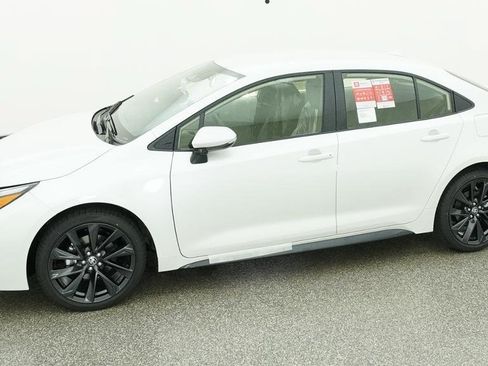 Used 2026 Toyota Corolla SE w/ SE Premium Package FWD image 5