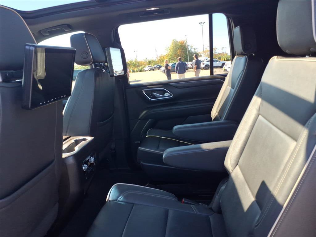 Used 2022 GMC Yukon XL SLT w/ SLT Premium Package AWD/4WD image 11