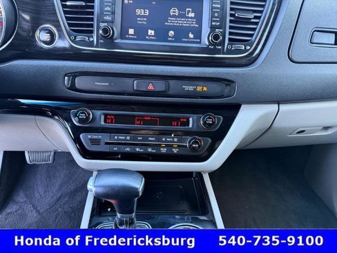 Used 2019 Kia Sedona EX w/ EX Premium Package image 40