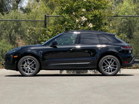 Used 2026 Porsche Macan image 2