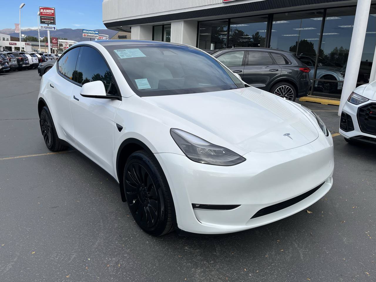 Used 2024 Tesla Model Y Long Range AWD/4WD image 3