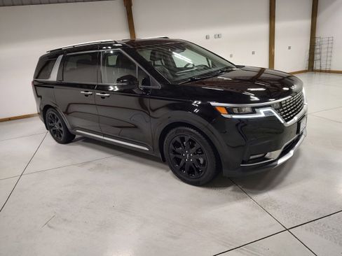 Used 2022 Kia Carnival SX Prestige image 2