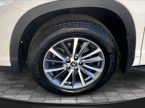 Used 2017 Toyota Highlander XLE image 35