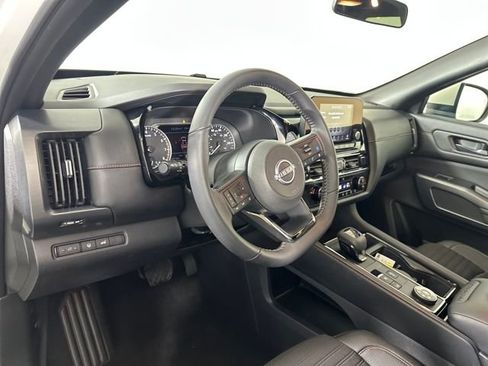 Used 2025 Nissan Pathfinder Rock Creek image 13