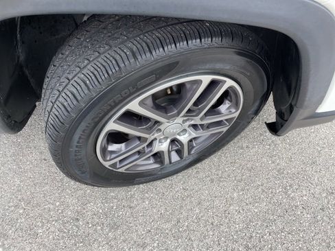 Used 2018 Jeep Compass Latitude w/ Popular Equipment Group image 17