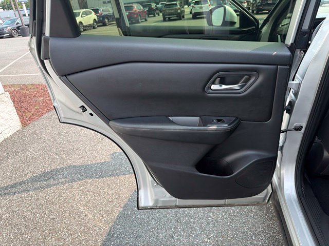 Used 2024 Nissan Rogue SV AWD/4WD image 14