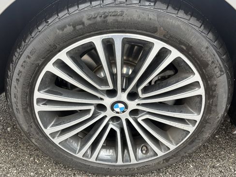 Used 2020 BMW 530i xDrive w/ Premium Package image 14