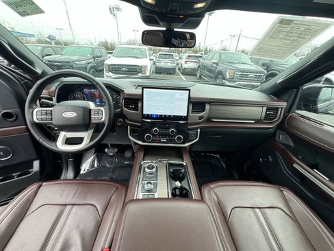 Certified 2024 Ford Expedition Limited image 23