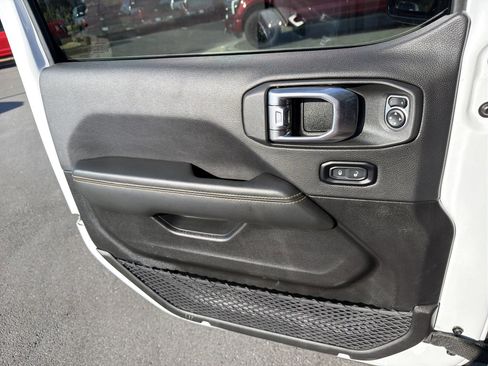 Used 2025 Jeep Wrangler Unlimited Sahara image 19