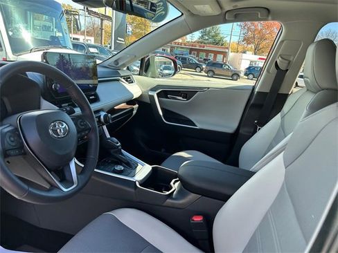 Used 2025 Toyota RAV4 Limited image 10