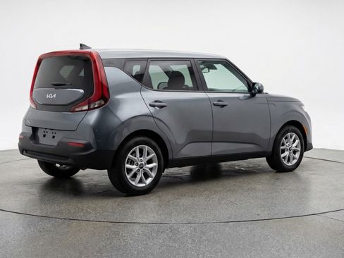 Used 2025 Kia Soul LX w/ LX Technology Package FWD image 9
