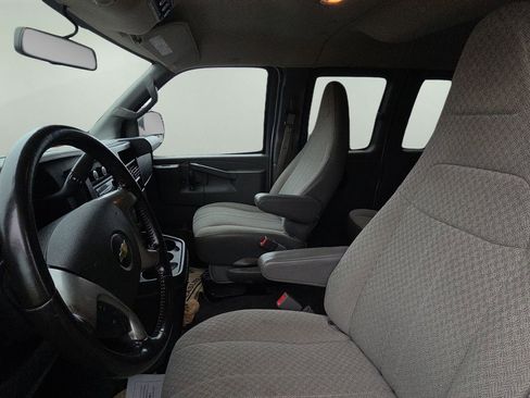 Used 2017 Chevrolet Express 3500 LT w/ LT Preferred Equipment Group image 17