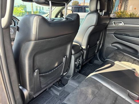 Used 2019 Jeep Grand Cherokee Altitude image 21