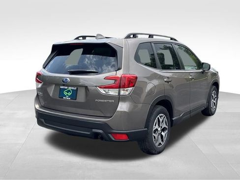 Used 2023 Subaru Forester Premium AWD/4WD image 2