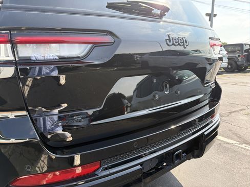 Used 2025 Jeep Grand Cherokee L Summit AWD/4WD image 10