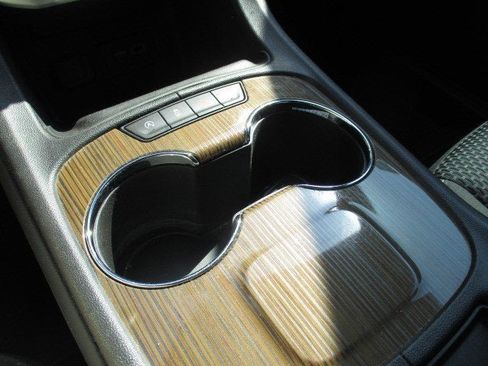 Used 2021 GMC Acadia SLE image 25