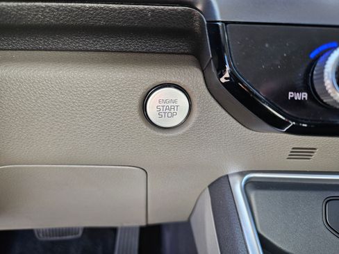 Used 2026 Kia Carnival FWD image 19
