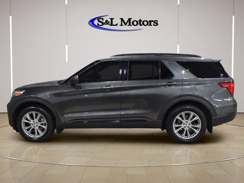 Used 2020 Ford Explorer XLT w/ Equipment Group 202A AWD/4WD image 4