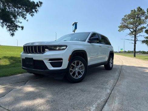 Used 2022 Jeep Grand Cherokee Limited RWD image 2