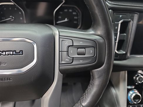 Used 2021 GMC Yukon Denali w/ Denali Premium Package image 19