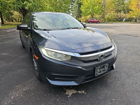 Used 2018 Honda Civic EX image 6