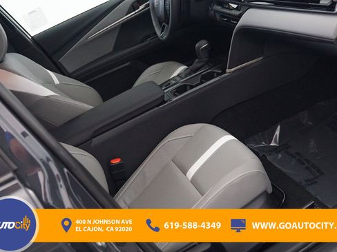 Used 2025 Toyota Camry SE w/ Convenience Package image 8