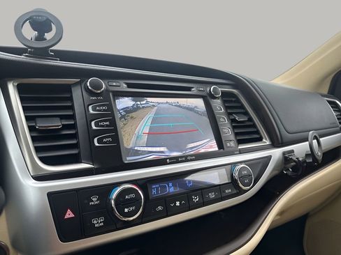Used 2019 Toyota Highlander XLE image 39