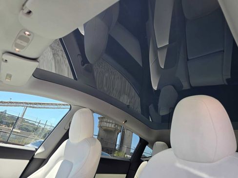 Used 2021 Tesla Model Y Long Range AWD/4WD image 22