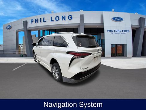 Used 2021 Toyota Sienna Limited FWD image 3
