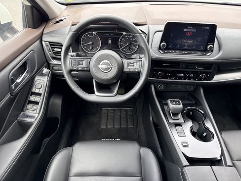 Used 2023 Nissan Rogue SV FWD image 12