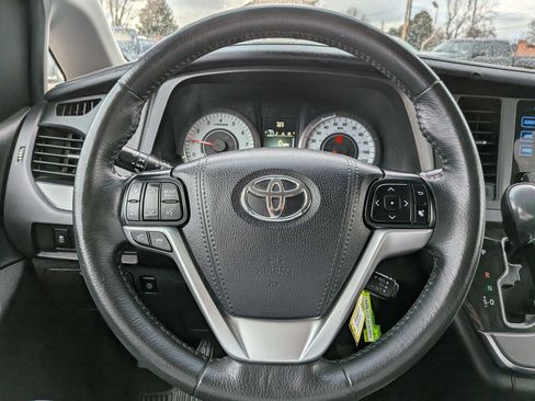 Used 2017 Toyota Sienna SE image 17
