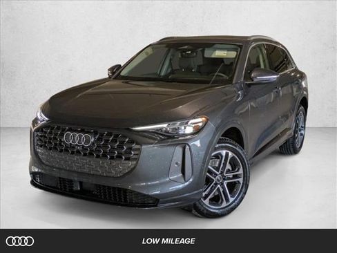 Certified 2025 Audi Q5 Premium Plus w/ Premium Plus image 1