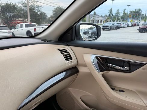Used 2015 Nissan Altima 2.5 SL w/ Technology Package FWD image 21