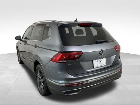 Used 2023 Volkswagen Tiguan SE w/ Panoramic Sunroof Package FWD image 7