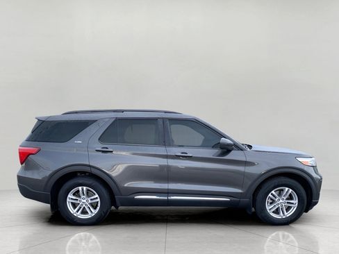 Used 2020 Ford Explorer XLT w/ Comfort Package image 4