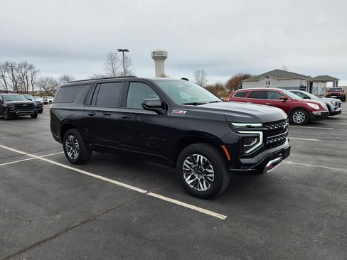 Used 2025 Chevrolet Suburban Z71 image 9