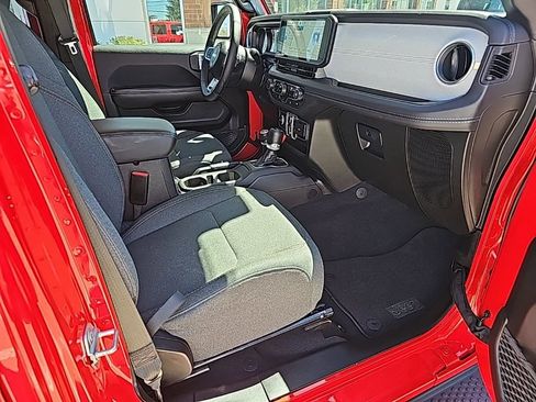 Certified 2025 Jeep Wrangler Unlimited Sahara image 22