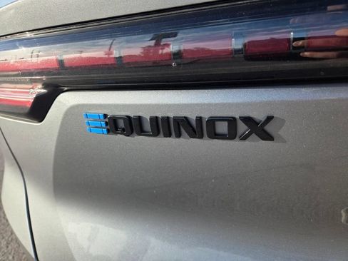 Used 2024 Chevrolet Equinox EV RS FWD image 8