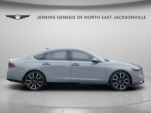 Used 2024 Honda Accord Touring image 2