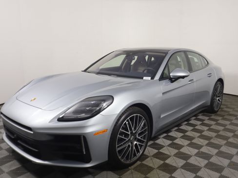 Certified 2026 Porsche Panamera image 11