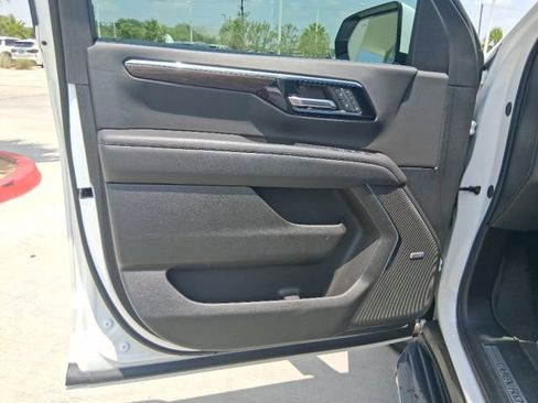 Used 2025 Chevrolet Tahoe LT w/ Comfort Package RWD image 13