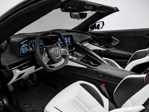 Used 2023 Chevrolet Corvette Stingray Premium Conv w/ Z51 Performance Package image 42