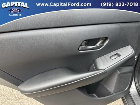 Used 2025 Nissan Sentra SV FWD image 17