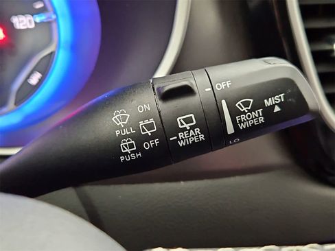 Used 2024 Chrysler Pacifica Touring-L image 25